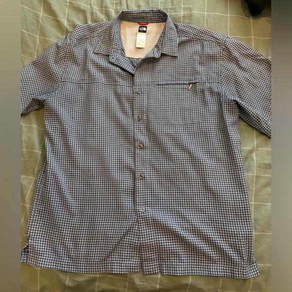 North face Shirt - Picture 2 of 4